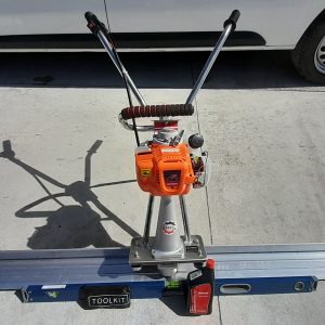 Combo Regla vibradora 3.0mts con motor + Nivel profesional 1.2mts + 1 litro aceite 10W30 Honda + kit herramientas